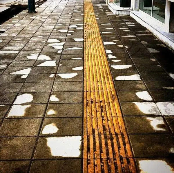 بازپیرایی پیاده راههای خیابان ولیعصر (عج)