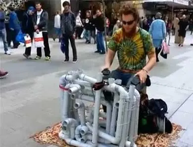 نوازندگی با لوله+عکس