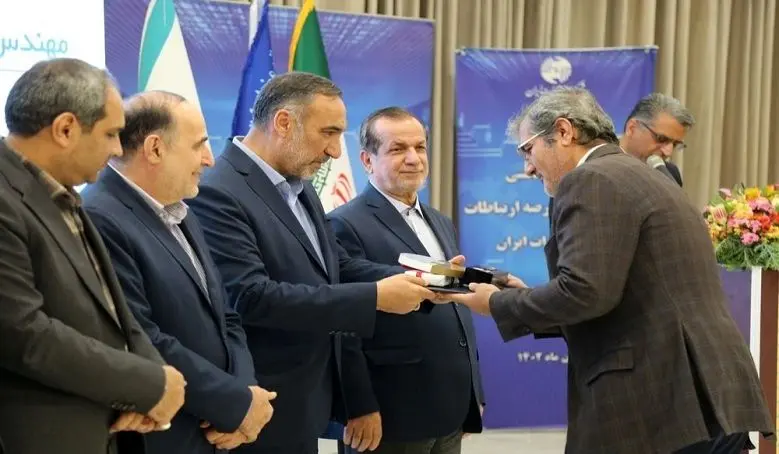 مخابرات تهران رتبه برتر مناطق مخابراتی کشور را کسب کرد