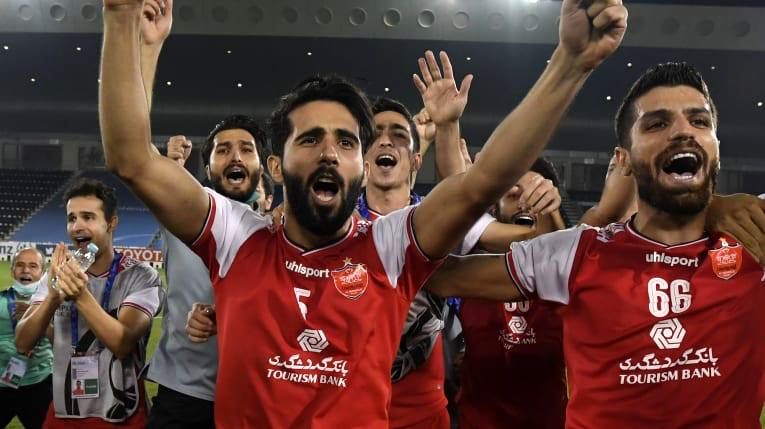 کادر فنی و بازیکنان پرسپولیس سهامدار بانک گردشگری شدند

