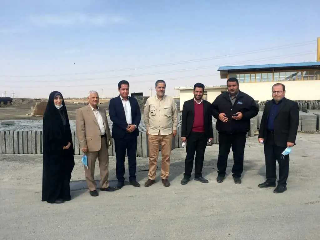 بازدید رئیس کمیسیون نظارت و پیگیری شورای اسلامی شهر اراک، از مجتمع تولید قطعات بتنی شهرداری

