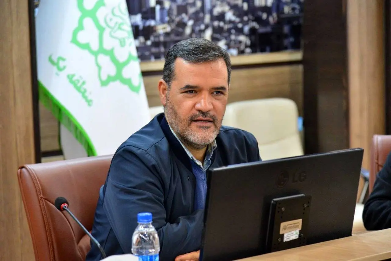 توسعه پارکینگ‌های طبقاتی نیازمند ورود مناطق به این حوزه است