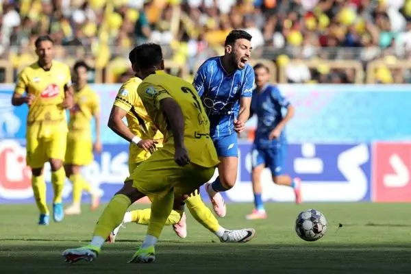 فجر سپاسی 0 - استقلال 3/ استقلال صدرنشین شد