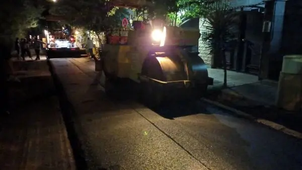 بهسازی ویژه معابر منطقه ۱۳ با پخش روزانه  ۱۵۰۰  تن آسفالت