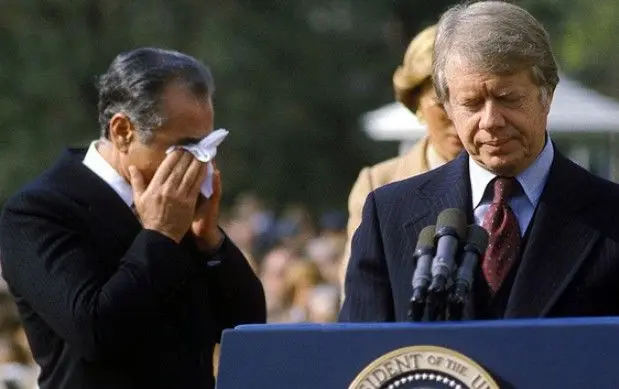 دانشجویانی که اشک شاه را درآوردند! +عکس