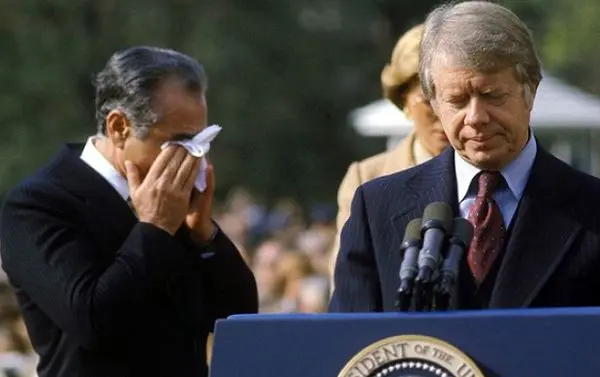 دانشجویانی که اشک شاه را درآوردند! +عکس