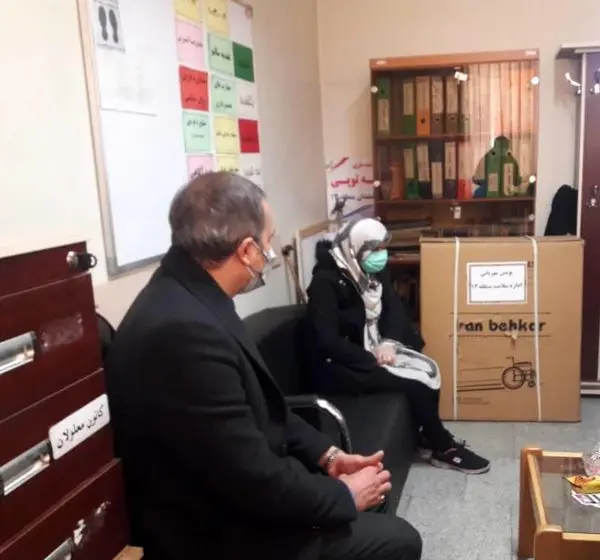 اهدای ویلچر به افراد دارای معلولیت در تهران و مناطق محروم 