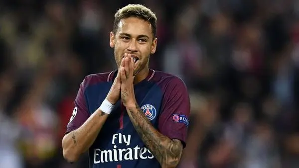 کشف ۸۲۳ کیلو کوکایین با تصاویر ستاره فوتبال+عکس