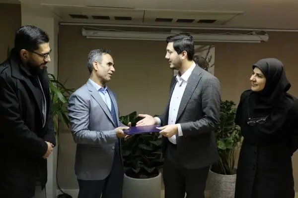 تقدیر از همکار جانباز به مناسبت میلاد حضرت ابوالفضل (ع) و روز جانباز