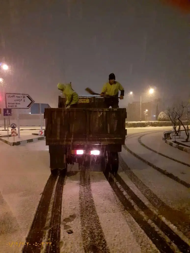 تمامی معابر  و بزرگراه های سطح منطقه 2 باز و دارای ترافیک روان است

