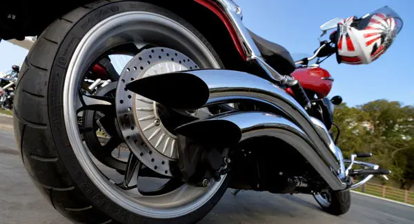 موضوع موتورسواری زنان بررسی می شود