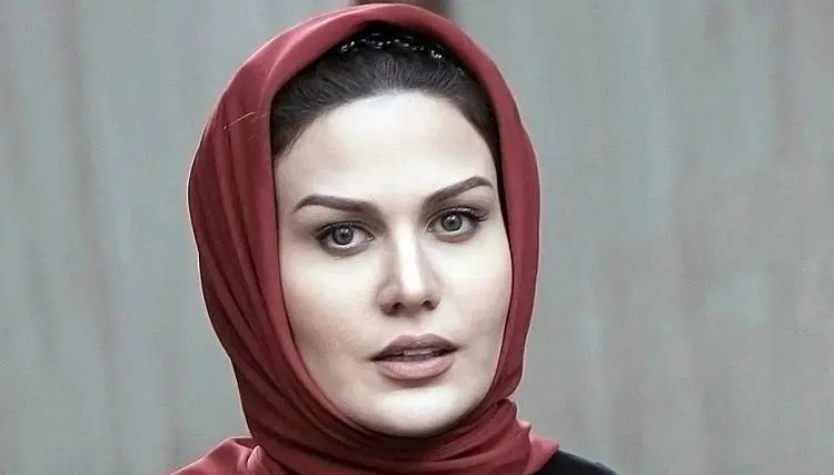 غذای جنجالی و عجیب خانم بازیگر در بارسلون+عکس