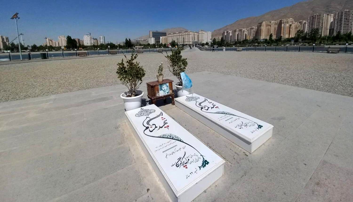 تجهیز کارگاهی برای ساخت یادمان شهدای گمنام دریاچه شهدای خلیج فارس