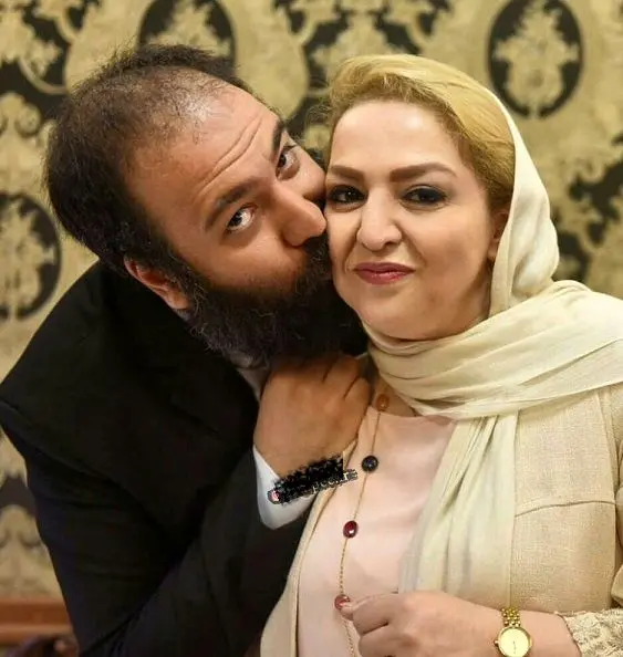 بوسه آقای بازیگر مشهور بر صورت مادر همسرش+عکس
