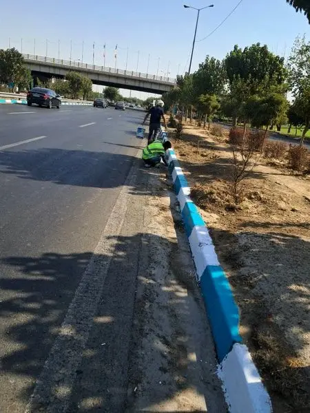  رنگآمیزی ۱۰ هزار متر از جداول بزرگراه شهید کاظمی در منطقه ۱۹