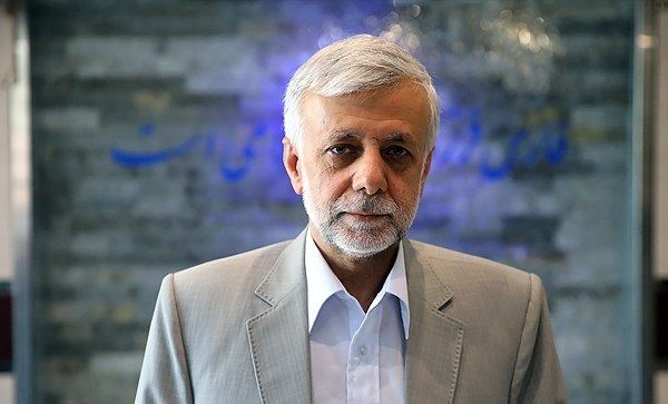 روحانی فاصله میان خود با مردم را کاهش دهد/ مردم از سخنرانی و گلایه مندی دولتمردان خسته شده اند
