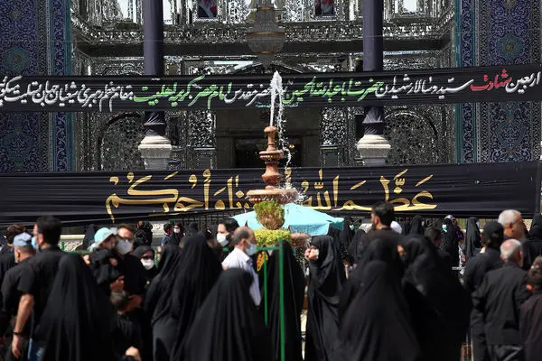 حرم فاطمی دریای زائران جامانده از قافله عشق حسین(ع)

