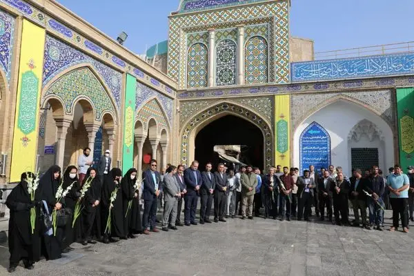 ادای احترام مدیرعامل، معاونان و پرسنل سازمان بهشت حضرت زهرا(س) به ساحت سیدالکریم(ع)