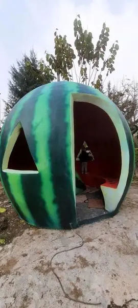 نصب المان های یلدا در معابر و بوستان های منطقه2