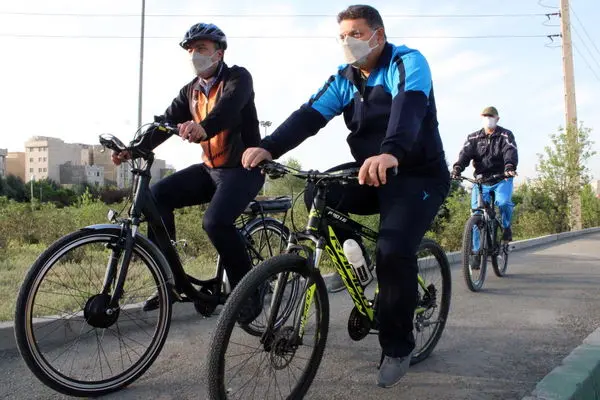 محدوده بزرگراه آزادگان در منطقه ۲۱ با دوچرخه پیموده شد