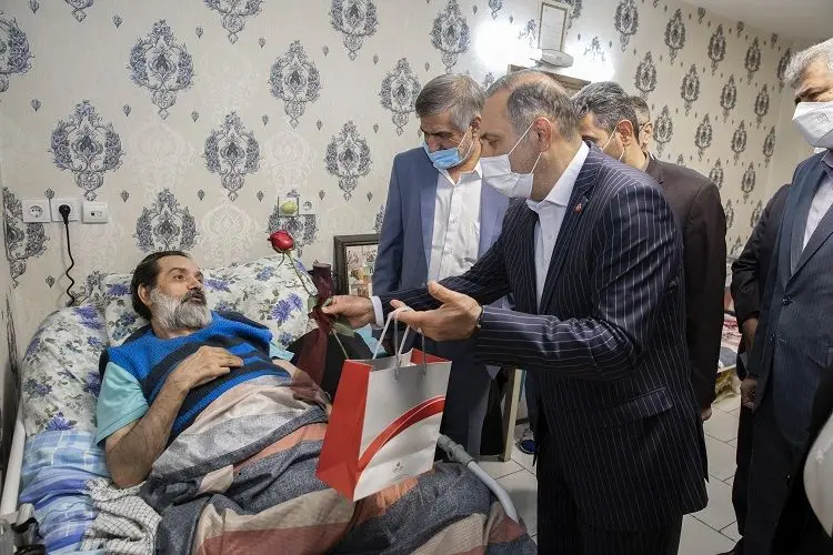  دیدار عضو هیات مدیره بانک ملت با جانبازان مرکز توانبخشی شهید بهشتی