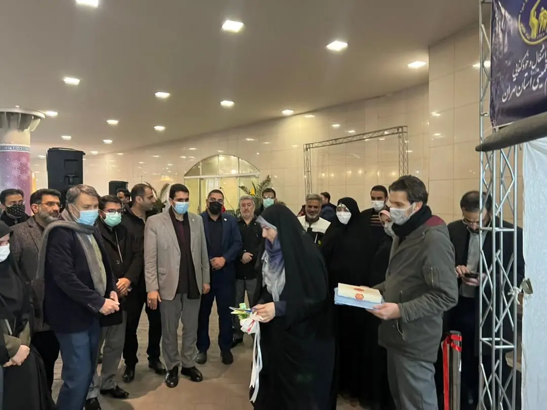 افتتاح نمایشگاه تولیدات و دستاوردهای بانوان کارآفرین سرپرست خانواده در ایوان انتظار متروی تهران