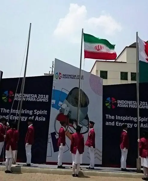 اهتزاز پرچم ایران در دهکده بازیهاى پاراآسیایى+عکس
