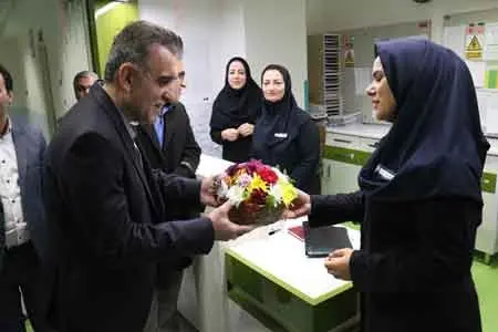تجلیل اوقاف ناحیه ۱ قم از پرستاران بیمارستانهای قم