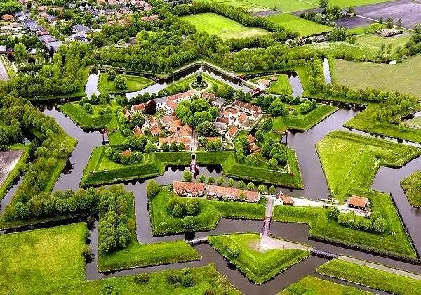 بهشتی در هلند که هیچ جاده‌ای ندارد +عکس