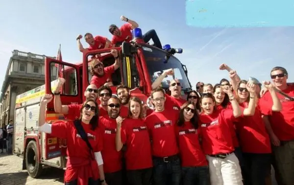 طولانی ترین سفر با ماشین آتش نشانی+عکس