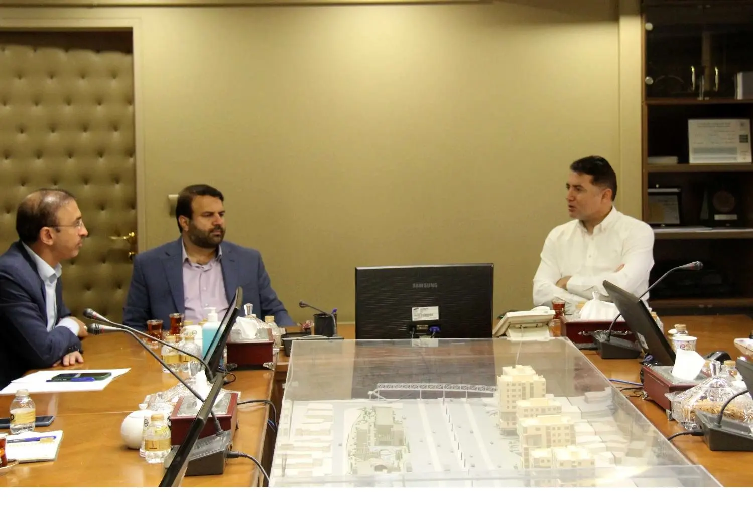 تعیین تکلیف اراضی دولتی و تعریف آنها در قالب پروژه های بازآفرینی

