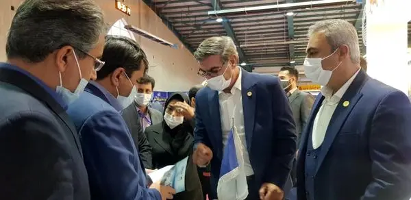 بازدید استاندار یزد از غرفه توانمندیهای ساخت داخل شرکت معدنی و صنعتی چادرملو