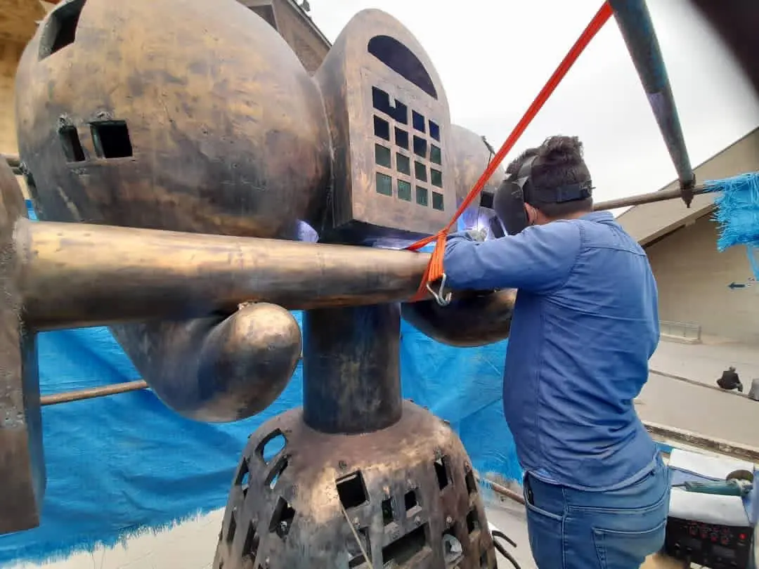 کلید مجسمه فرهاد قفل زن مرمت و دوباره نصب شد

