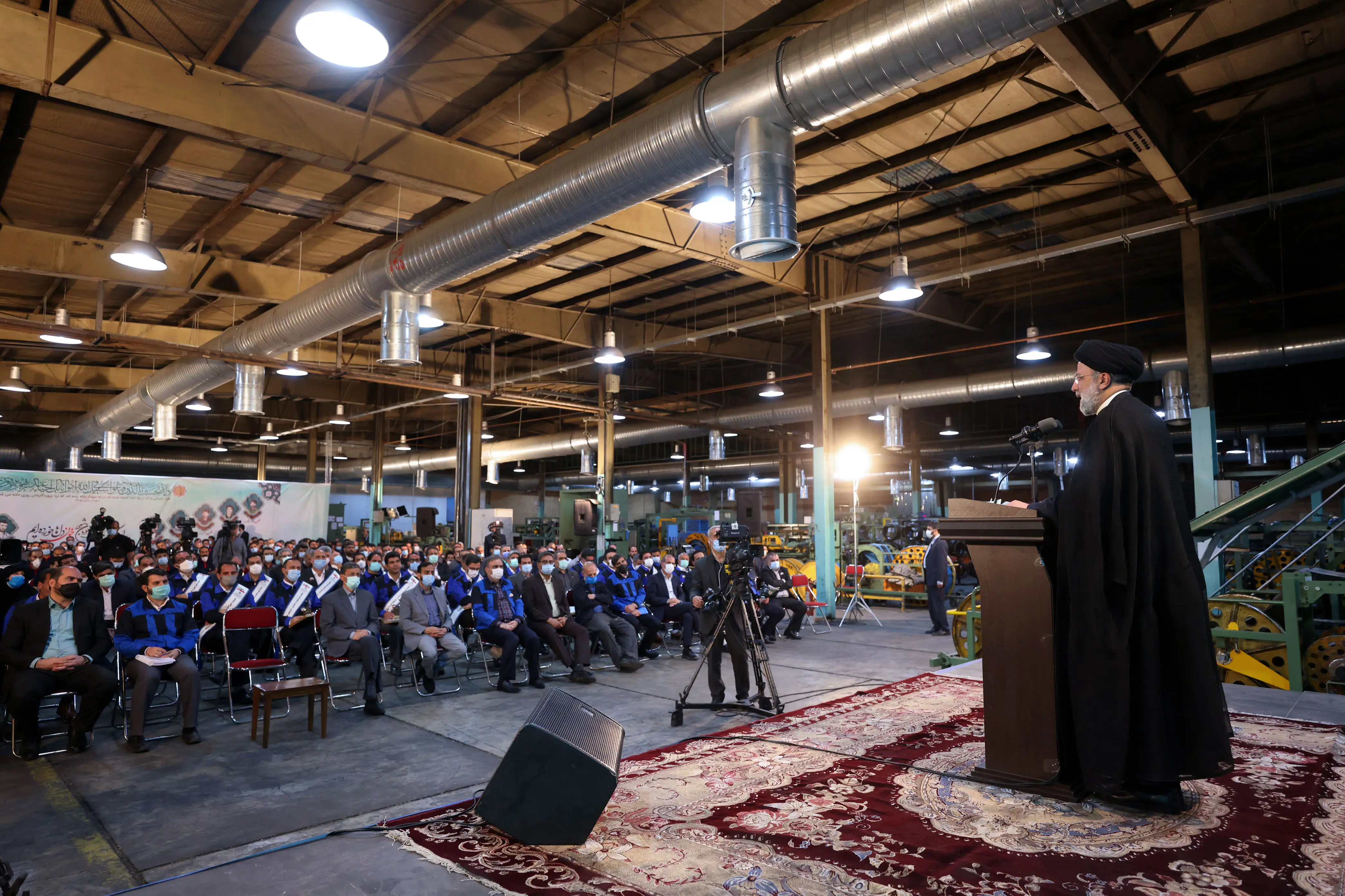 کارگران ستون تحقق اقتصاد مقاومتی هستند