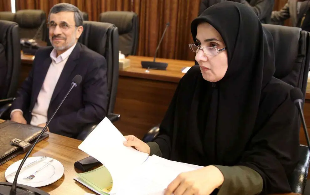 عکس های خندان احمدی نژاد در جلسه امروز مجمع