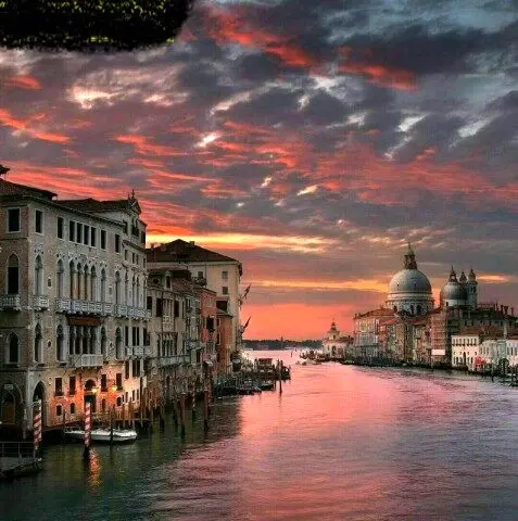 نمایی خیره کننده از طلوع خورشید در ونیز+عکس