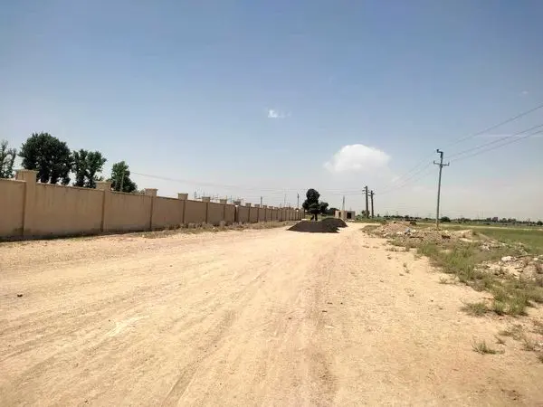 بهسازی مسیر خاکی2 هزار متر مربعی ضلع غربی بلوار یادگار با تخلیه 50 کامیون تراشه آسفالت