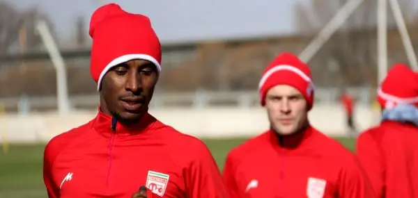 بازیکن خارجی تراکتور راهی کشورش شد