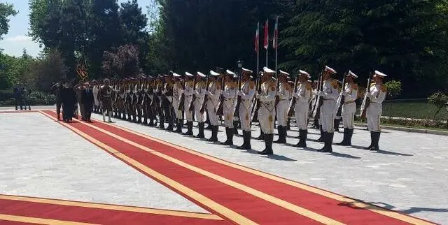 استقبال رسمی رئیسی از رئیس جمهور عراق

