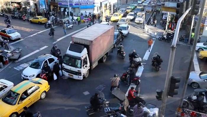 ساماندهی و بهسازی چهارراه امیراکرم با نصب رفیوژ میانی، سنگ‌فرش پیاده‌رو و باغچه

