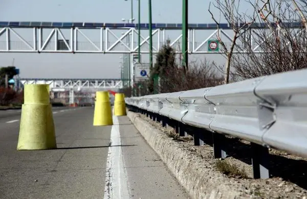 اجرای طرح ویژه ساماندهی گاردریل بزرگراه یادگار امام (ره)