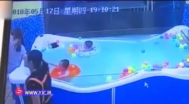 
دست و پنجه نرم‌کردن نوزاد ۷ ماهه با خفگی در زیر آب +عکس
