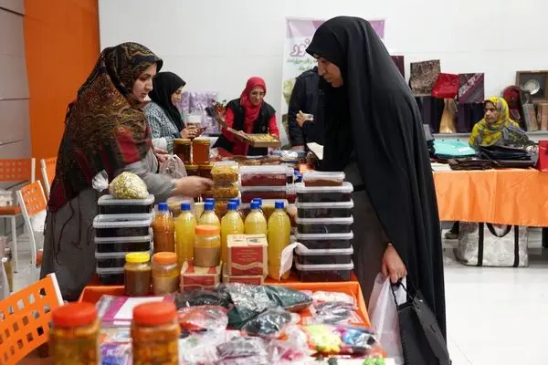 نمایشگاه دستآفریدههای زنان سرپرست خانوار و آرزوهای کودکان کار