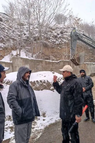 پخش ۲ هزار تن شن مخصوص در معابر شهری منطقه یک