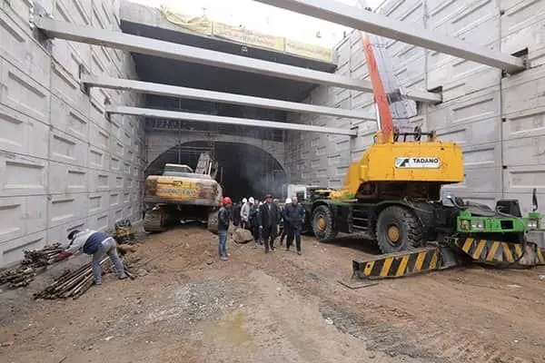 پروژه های احداث زیرگذر کوی نصر و تونل- زیرگذر استاد معین در موعد مقرر تحویل شهروندان خواهند شد

