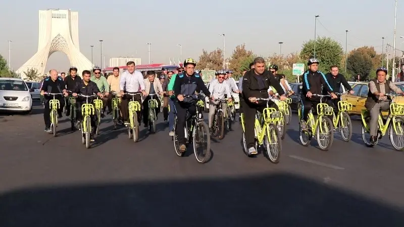 شهرداران مناطق9و10 با دوچرخه به محل خدمت رفتند 

