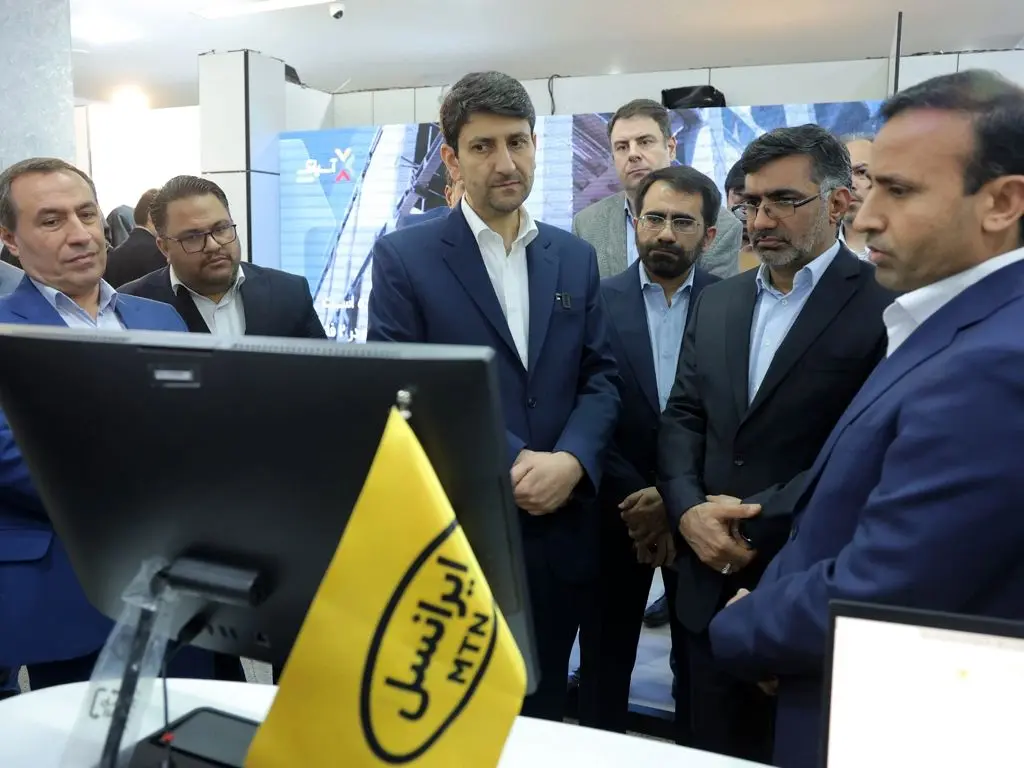 وزیر ارتباطات از توانمندی‌های 5G و فیبرنوری ایرانسل بازدید کرد