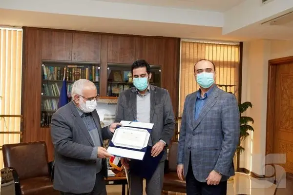 کمک 10 میلیاردی بیمه سرمد برای خرید تبلتهای دانشآموزی