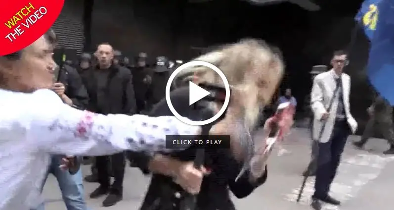 حمله به خبرنگار حین پخش زنده تلویزیونی! + عکس