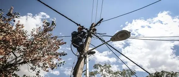 احداث بیش از یک کیلومتر کابل خود نگهدار در شرق اصفهان